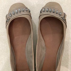 Size 8.5, Gianni Bini, Tan flats